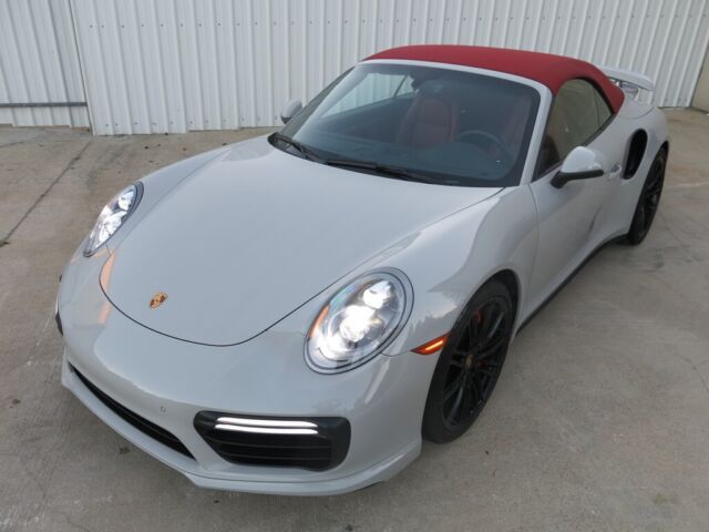 2019 Porsche 911 (Gray/Red)