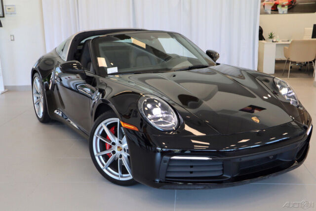 2021 Porsche 911 (Black/Black)