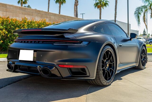 2021 Porsche 911 (Jet Black Metallic/Black)
