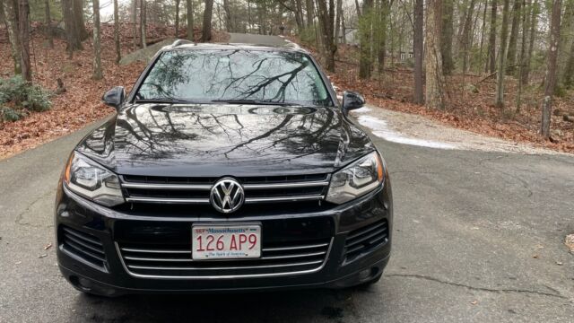 2013 Volkswagen Touareg (Black/Gray)