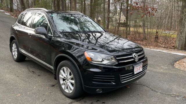 2013 Volkswagen Touareg (Black/Gray)
