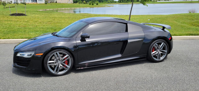 2014 Audi R8 (Black/Black)