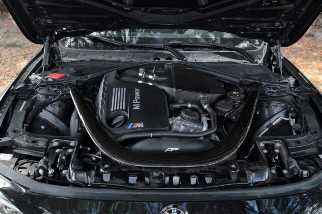 2016 BMW M4 (Black/Black)