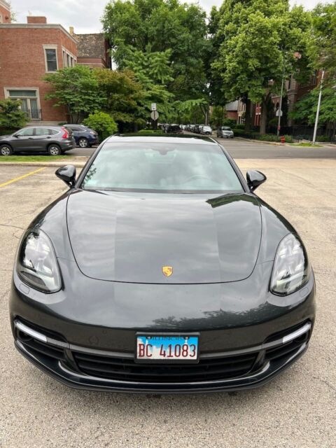 2018 Porsche Panamera (Gray/Black)