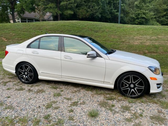 2014 Mercedes-Benz 200-Series (White/Black)