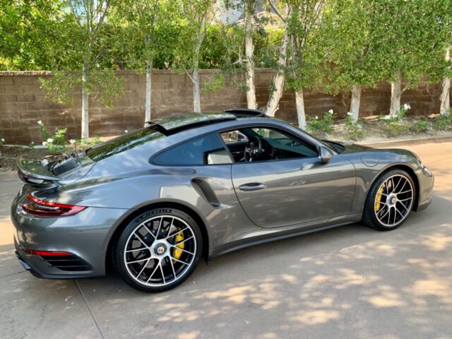 2018 Porsche 911 (Gray/Black)