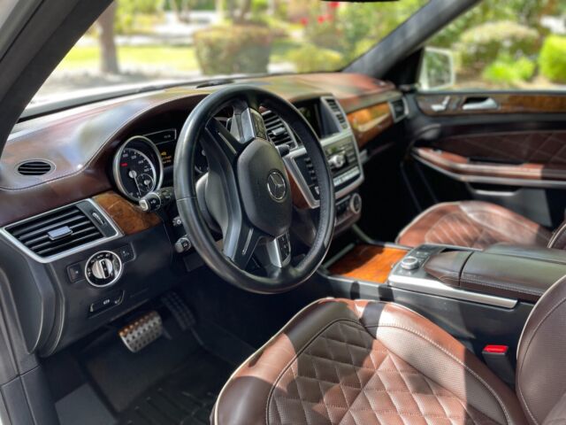 2015 Mercedes-Benz GL-Class (Black/Almond Beige)