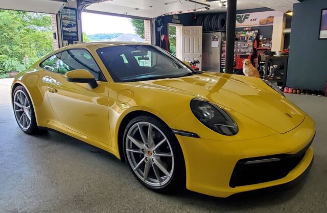 2022 Porsche 911 (Yellow/Gray)
