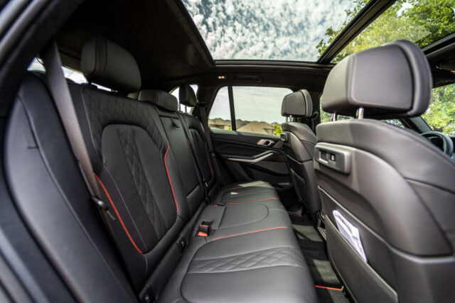 2022 BMW X5 (Frozen Black Metallic/Black/Red)