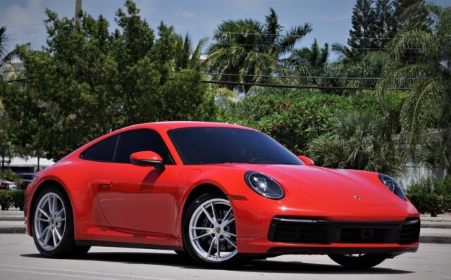 2020 Porsche 911 (Red/Brown)