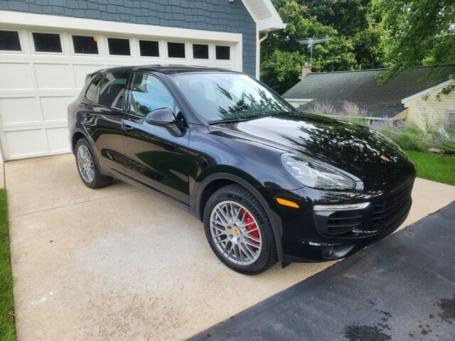 2017 Porsche Cayenne (Black/Black)