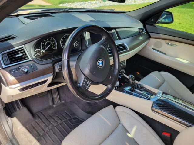 2013 BMW 5-Series (Black/Cream)