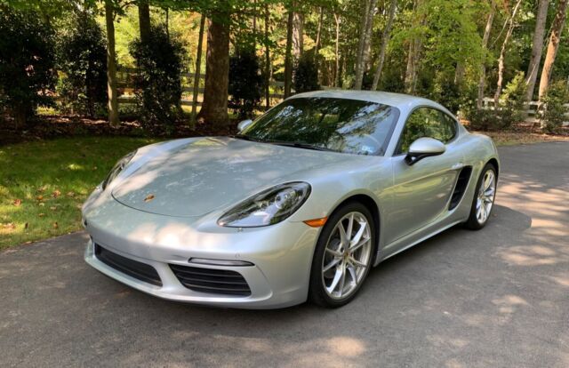 2017 Porsche 718 (Silver/Black)