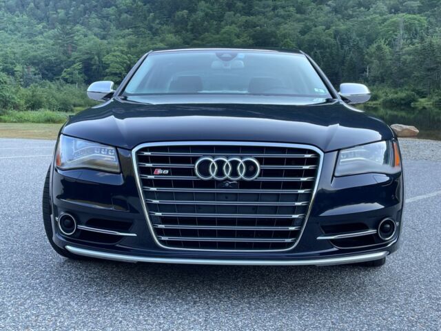 2013 Audi S8 (Night Blue Pearl/Lunar Silver)