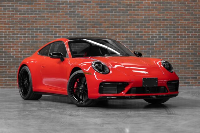 2022 Porsche 911 (Red/Black)
